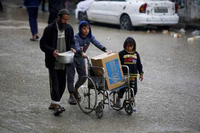 صحيفة تكشق: حملة إسرائيلية بالملايين لتقويض موظفي أونروا بغزة