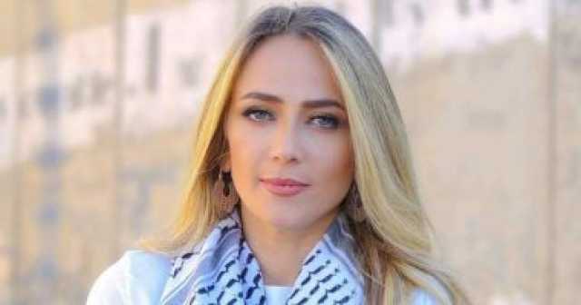 الاحتلال يعتقل الفنانة دلال أبو آمنة بسبب منشور على فيسبوك داعم لغزة