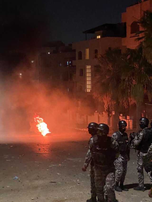 فيديو .. الأمن يتعامل مع مثيري الشغب بمنطقة الرابية