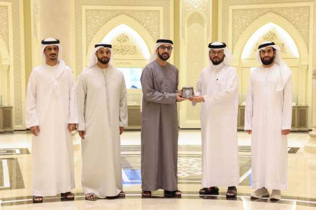 مجمع القرآن الكريم وجامعة محمد بن زايد يبحثان تعزيز تعاونهما العلمي