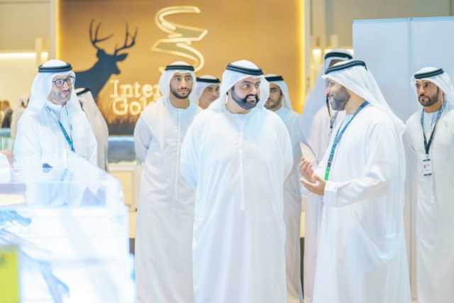 محمد الشرقي يزور معرض أبوظبي الدولي للصيد والفروسية ويثمّن دوره في حفظ التراث العربي والإماراتي
