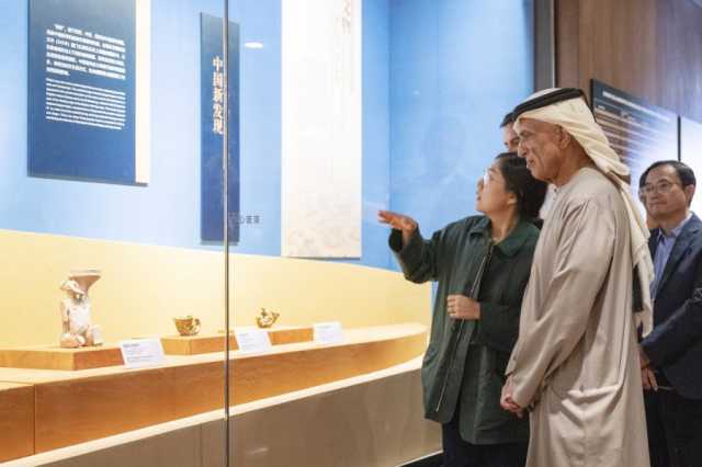 سعود بن صقر يزور متحف القصر الامبراطوري في بكين