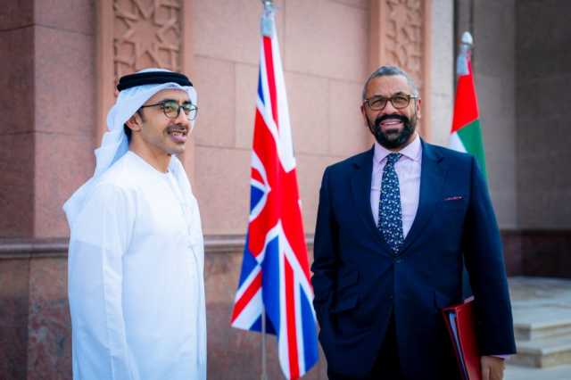 عبدالله بن زايد يستقبل جيمس كليفرلي ويبحثان الشراكة بين البلدين والتطورات بالمنطقة