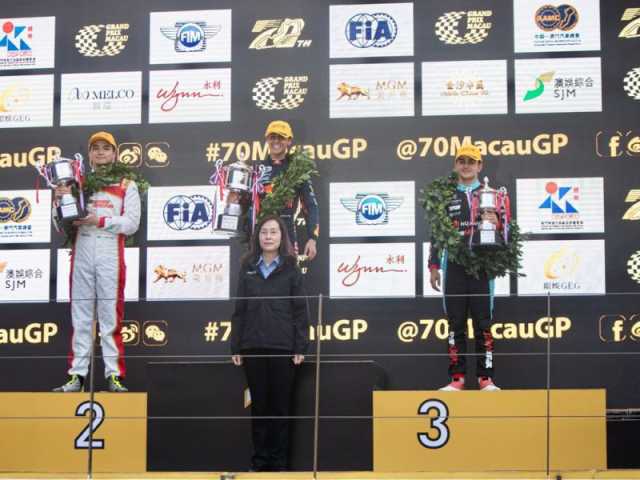 الإماراتي راشد الظاهري يعتلي منصة التتويج في سباق ماكاو لفورمولا-4