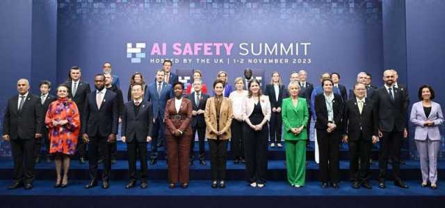 أول قمة للذكاء الاصطناعي تدعو لضبط المعايير وتخفيف الأضرار