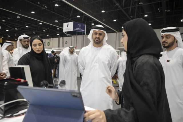 ذياب بن محمد بن زايد يتفقد أجنحة مسابقة مهارات آسيا العالمية ويدعو المتسابقين لمواصلة الإبداع