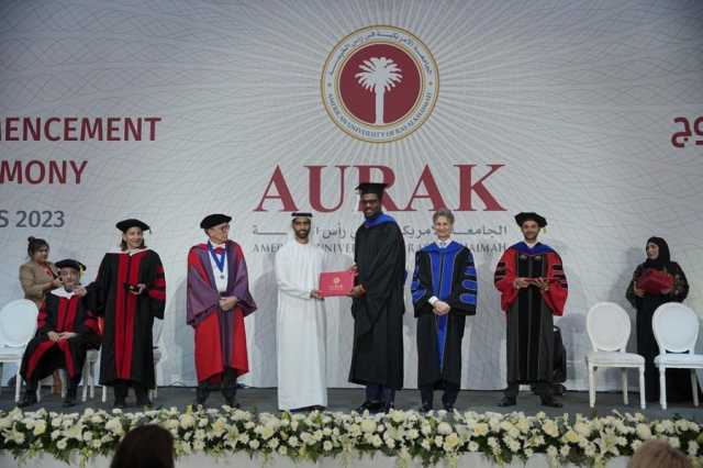 خالد بن سعود القاسمي يشهد حفل تخريج الجامعة الأمريكية في رأس الخيمة