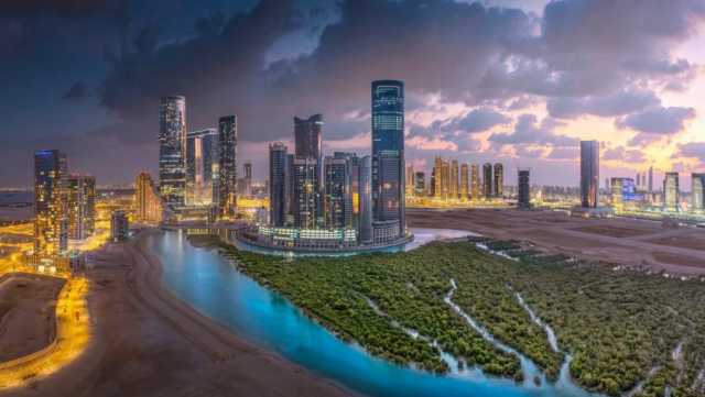 المصرف المركزي: أداء قوي لقطاعات العقارات والسياحة والطيران رغم التحديات العالمية