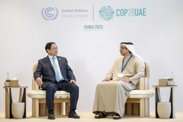 منصور بن زايد يبحث مع رئيس وزراء فيتنام العلاقات الثنائية والقضايا ذات الاهتمام المشترك