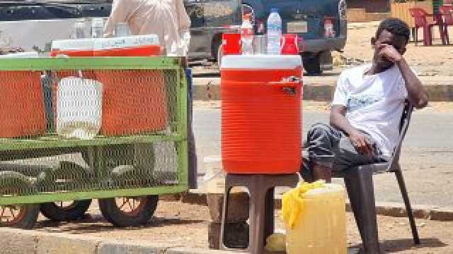 السودان: دقلو اسم يدوّي في ساحة المعركة وفي أسواق البضائع المنهوبة حيث تُباع بأرخص الأثمان