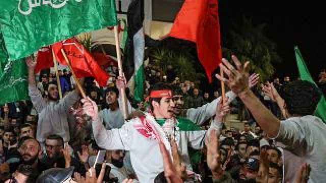 شاهد: احتفالات عارمة في رام الله خلال استقبال الأسرى المفرج عنهم من سجون إسرائيل