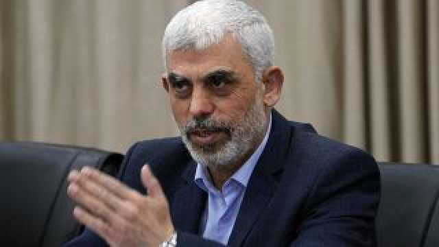 'أنتم محميّون'.. تقارير تؤكد لقاء رهائن إسرائيليين بقائد حماس يحيى السنوار في أحد الأنفاق بغزة