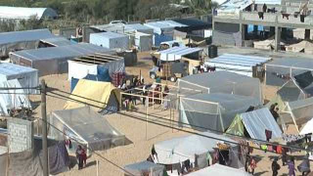 شاهد: من نزوح إلى نزوح ... الفلسطينيون يُجبَرون على مغادرة أراضيهم مرة أخرى للتنقل جنوب القطاع