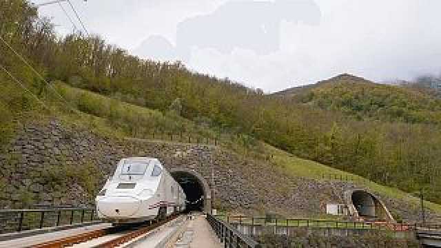 بعد 20 عاماً من العمل.. إسبانيا تفتتح سكك قطارات فائقة السرعة كلفت 4 مليارات يورو