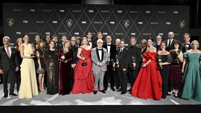 مسلسلات 'ساكسيشن' و'ذا بير' و'بيف' تهيمن على جوائز إيمي