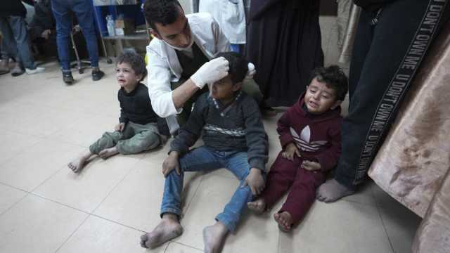 'وحياة رَبِّي خايف'.. حرقة طفل هارب من مجمع الشفاء الذي استهدفه الجيش الإسرائيلي بالقصف والدبابات