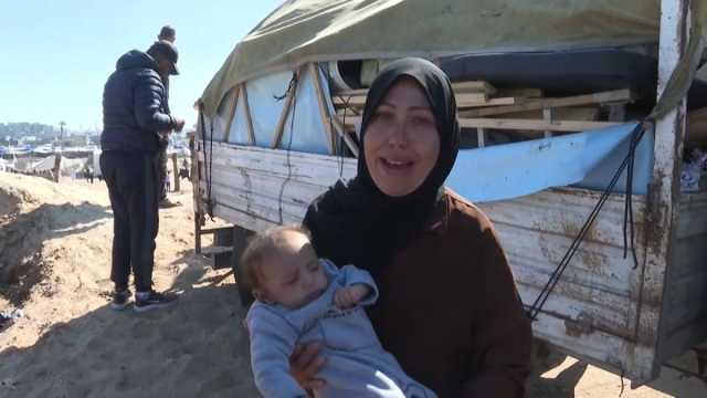 شاهد: نازحون فلسطينيون في رفح بدأوا بحزم أمتعتهم والتحرك تحسباً لهجوم إسرائيلي مرتقب