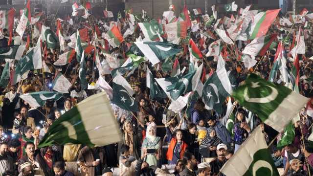 لا يضم حزب عمران خان.. اتفاق على تشكيل ائتلاف حكومي جديد في باكستان