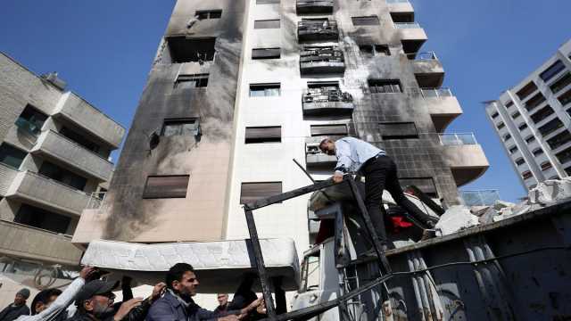 سانا: مقتل مواطنين اثنين في قصف إسرائيلي استهدف مبنى سكنياً في كفرسوسة بدمشق