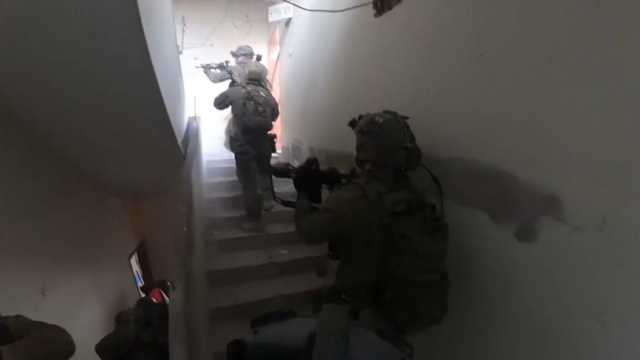 شاهد: الجيش الإسرائيلي ينشر فيديو لتوغل قواته في خان يونس جنوب قطاع غزة