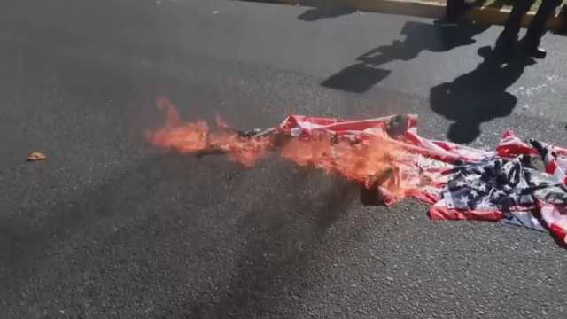 حرق العلم الأمريكي في بورتوريكو دعماً لغزة واعتراضاً على زيارة كامالا هاريس