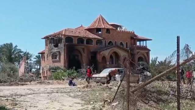 شاهد: رغم أنها 'منطقة آمنة'... غارة إسرائيلية على المواصي في غزة