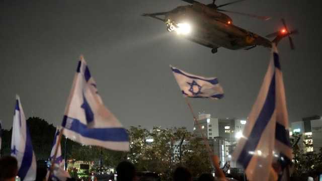 ليلة ساخنة في تل أبيب.. عملية دهس ومواجهات وغانتس يستنكر وصف المتظاهرين بالأعداء