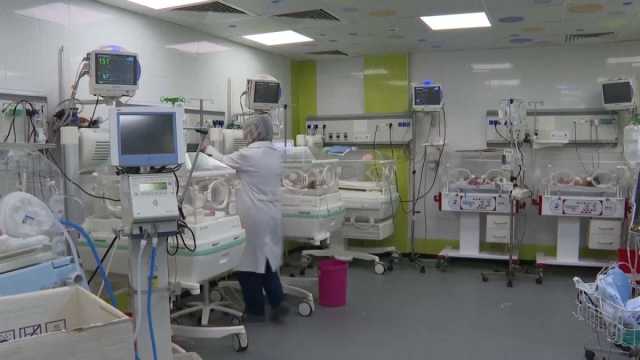 نجاح ولادة قيصرية طارئة.. إخراج طفلة من رحم والدتها التي قتلت بغارة إسرائيلية على رفح