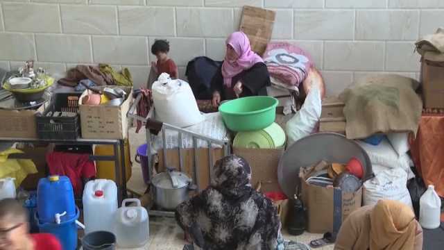 شاهد: نازحون يعيشون في أروقة المستشفيات في خان يونس