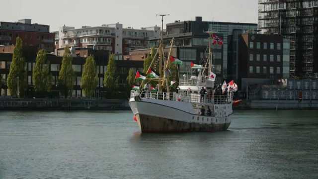 'سفينة غزة' تصل إلى مالمو السويدية احتجاجًا على مشاركة إسرائيل في يوروفيجن قبل أن تبحر نحو القطاع