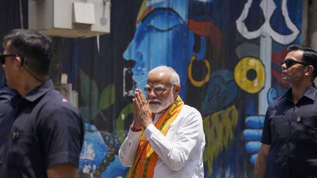 شاهد: رئيس الوزراء مودي يقدم ترشحه لولاية ثالثة في الانتخابات العامة بالهند