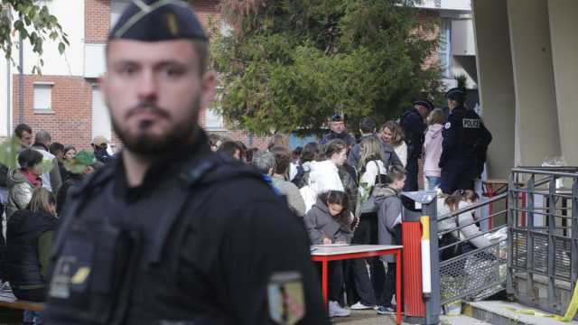 طالب فرنسي يهاجم معلمته بسكين والشرطة تستبعد دافع 'التطرف'