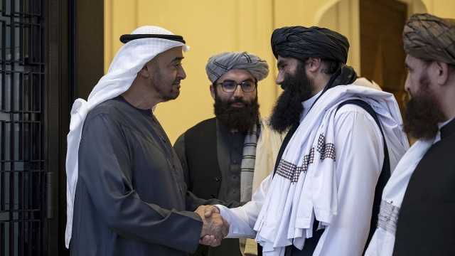 الرئيس الإماراتي يلتقي مع مطلوب من طالبان تصل مكافأة القبض عليه إلى 10 ملايين دولار