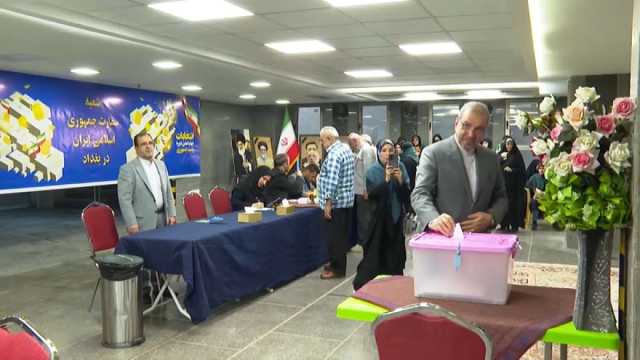 شاهد: الإيرانيون في العراق يدلون بأصواتهم في انتخابات بلادهم الرئاسية