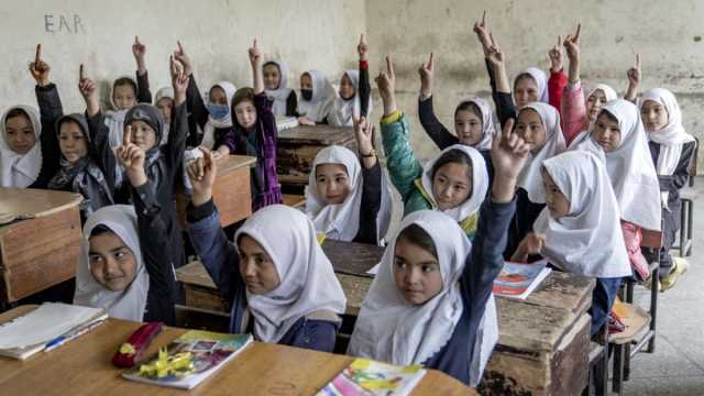 اليونسكو: طالبان حرمت 1.4 مليون فتاة أفغانية من التعليم