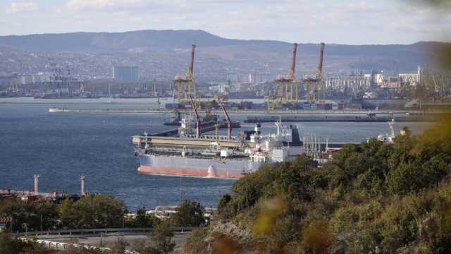أكبر رزمة عقوبات تفرضها بريطانيا على روسيا.. الغرب يستهدف سفن 'أسطول الظل' للتأثير على نفط روسيا