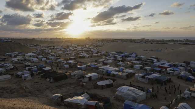 خان يونس: خيام على مد البصر وسكانها لم يعودوا إلى بيوتهم جراء الدمار الإسرائيلي المروع والمرعب
