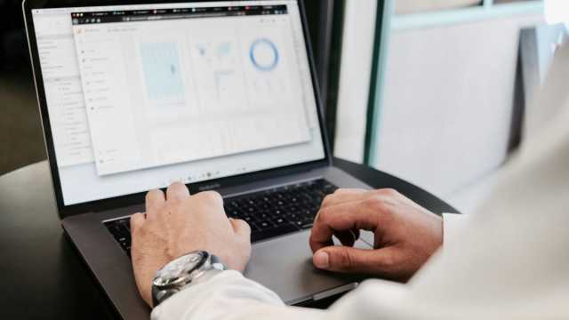 العالم على أعتاب تحولات جذرية في سوق العمل.. أي المجالات ستنمو وأيها ستتراجع؟