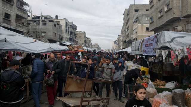 سوقٌ وسط الركام.. كيف يواجه الفلسطينيون في مخيم جباليا الحصار وغياب المساعدات؟