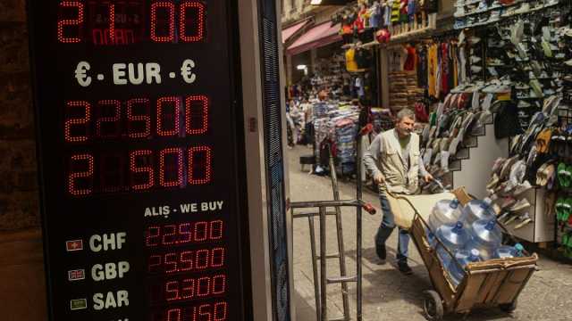 الغليان في الشارع التركي مُستمرّ... وأردوغان يحمّل المعارضة مسؤولية تدهور الاقتصاد