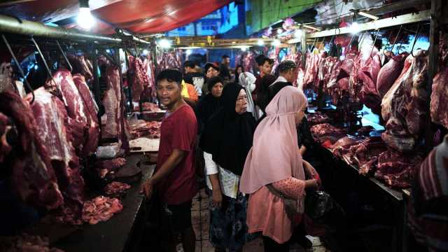 رمضان في إندونيسيا: إقبال كثيف على الأسواق الشعبية قبيل العيد