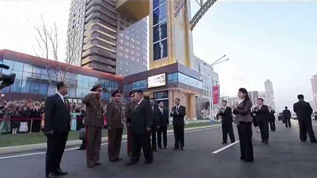 برفقة ابنته.. كيم جونغ أون يدشّن مجموعة جديدة من المباني السكنية في بيونغيانغ