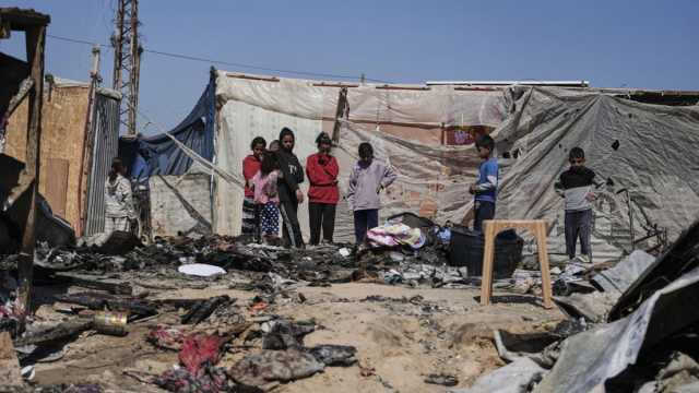 مقتل 16 فلسطينيا على الأقل في غارة إسرائيلية على خيام للنازحين في خان يونس