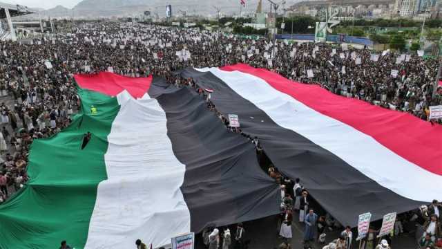 بالفيديو – مظاهرات في اليمن تنديدًا بالغارات الأمريكية ودعمًا للفلسطينيين في غزة