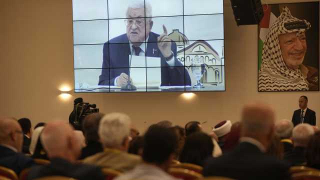 لماذا قرر محمود عباس استحداث منصب نائب لرئيس منظمة التحرير الفلسطينية؟