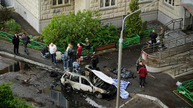 روسيا تعتقل مشتبها به بعد مقتل ضابط كبير في سيارة مفخخة وتقول إنه عميل أوكراني