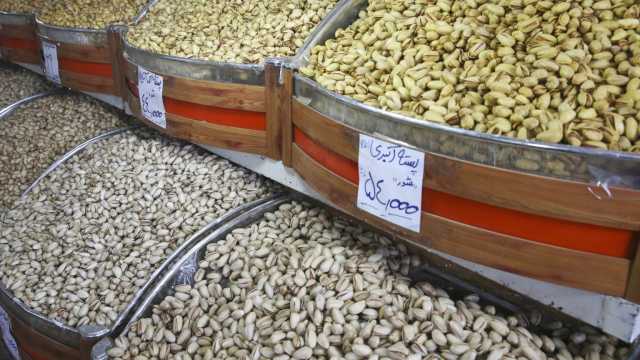 على إيقاع التهام 'شوكولاتة دبي' عالميًّا... حرب الفستق بين أمريكا وإيران تشتعل من جديد