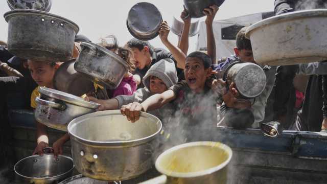 أعمال نهب في غزة بسبب شح الطعام والمجاعة تنهش أجساد سكان القطاع المحاصر