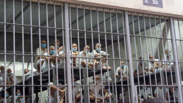 ترامب يحتاج إلى زنزانات إضافية... فهل أوروبا على استعداد للمقايضة؟