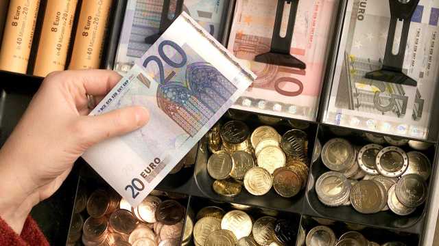 رئيس بلغاريا يؤيد تنظيم استفتاء حول الانضمام إلى منطقة اليورو